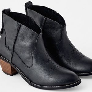 Kelsi Dagger black Brooklyn booties size 10 NIB
